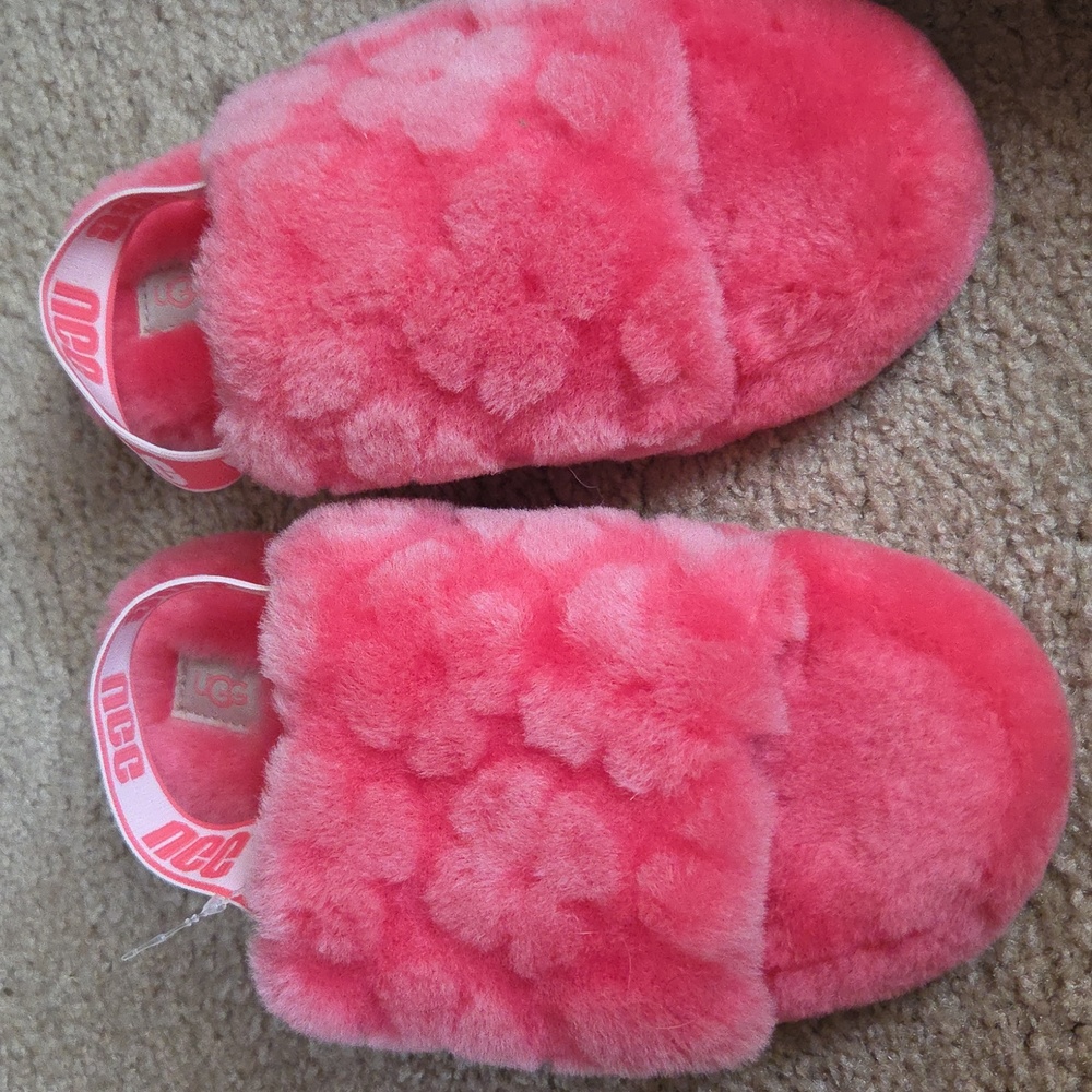 NEW UGG FLUFF PINK DAISY SLIDES Size 5